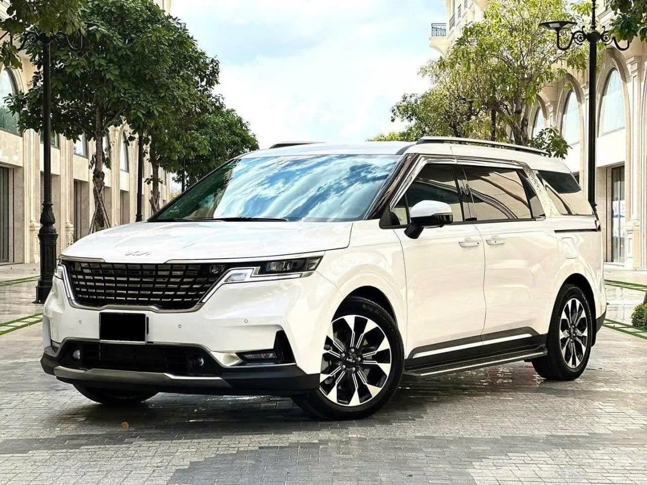 Hyundai Carnival 8 chỗ